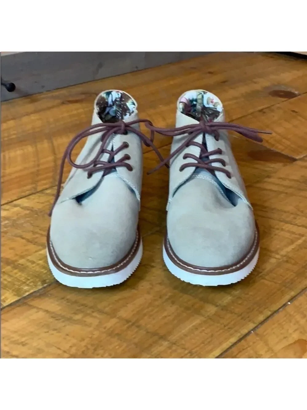 Globe Australia Daley tan suede chukka boots / shoes Size 8